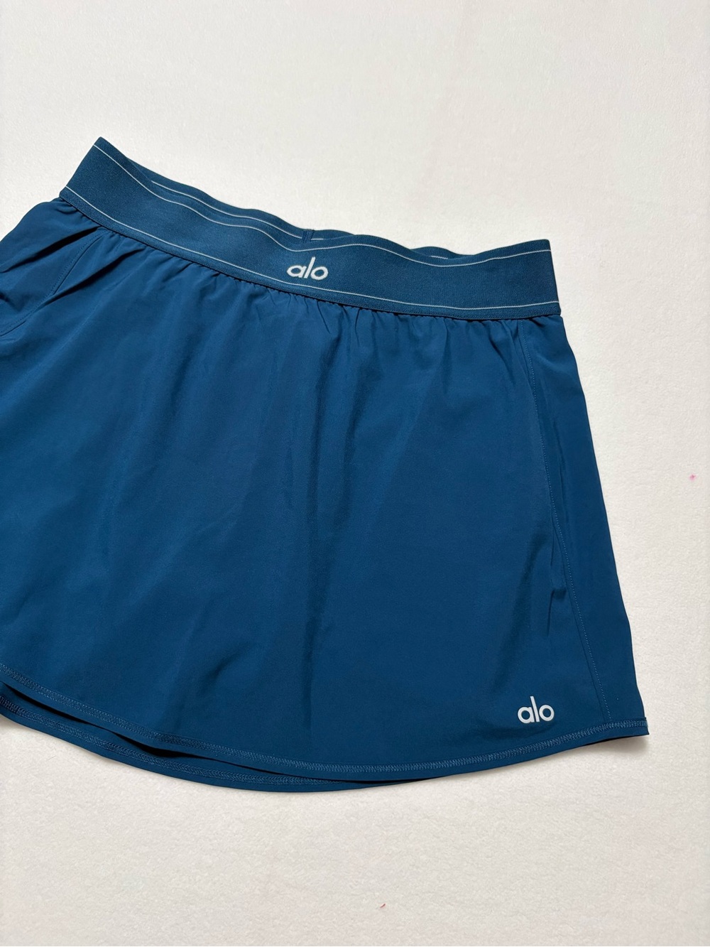 Alo Matchpoint Skirt in Eclipse size M - Picture 2 of 7